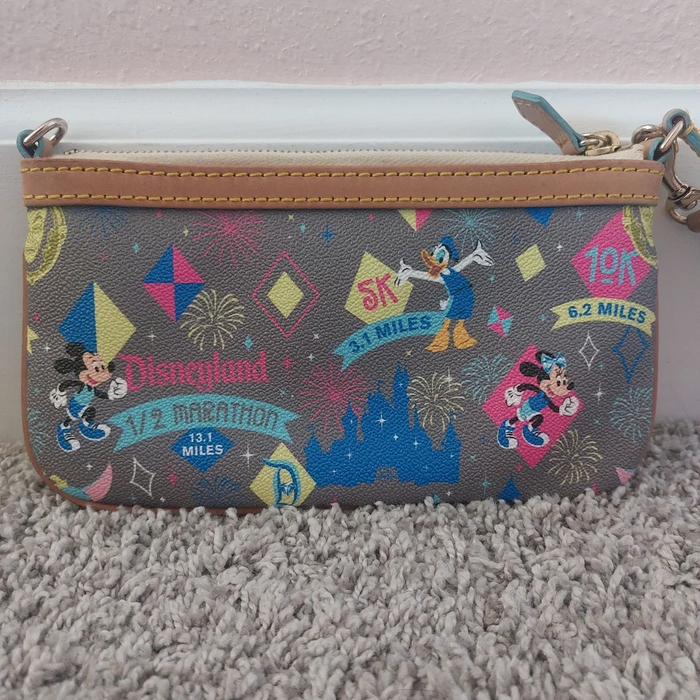 NEW Dooney & Bourke runDisney Marathon Running Wallet - Disney Wristlet - Picture 4 of 8